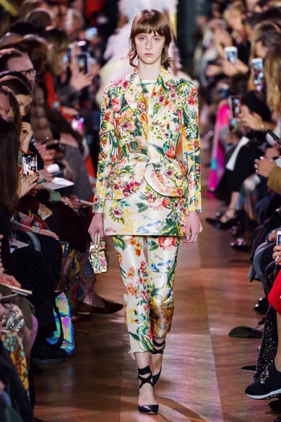 Look 32